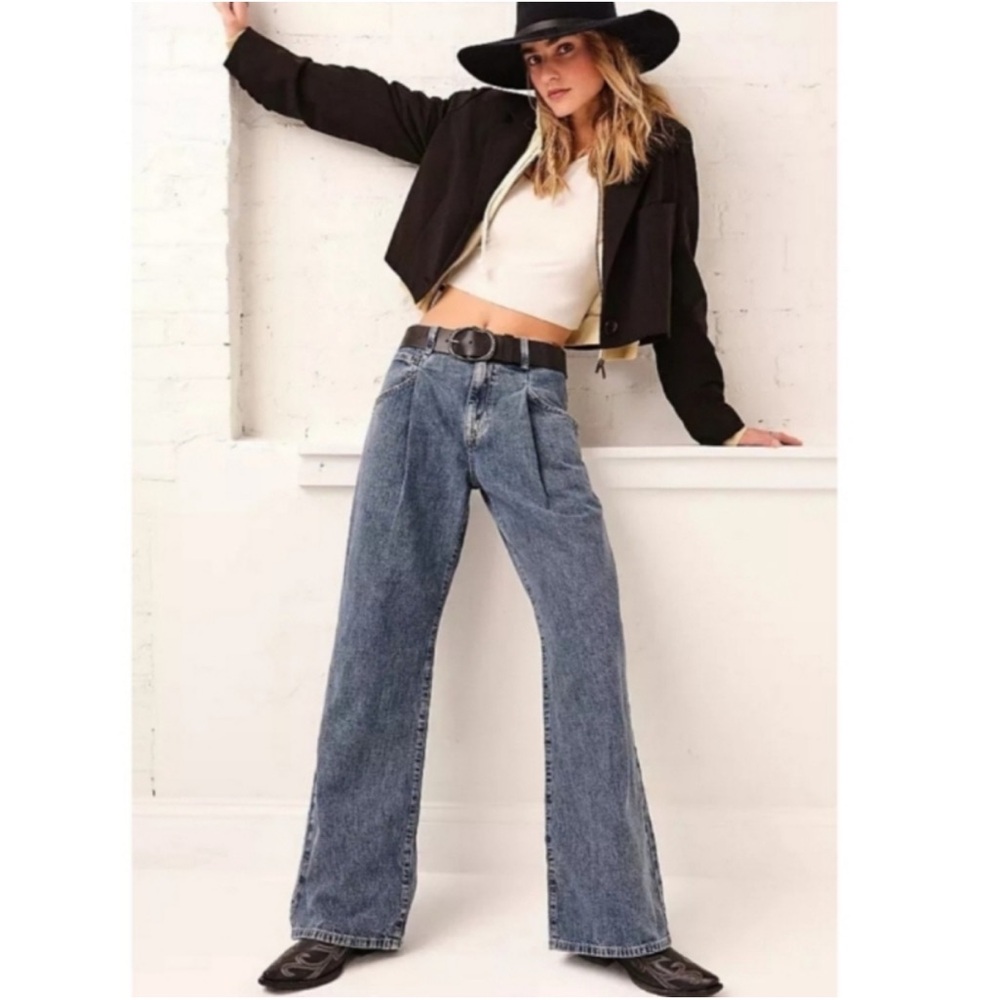 We the Free Luca Super Slouch Wide Leg Jeans. Size 24